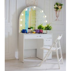Стол для макияжа с полукруглым зеркалом и подсветкой Markson М627