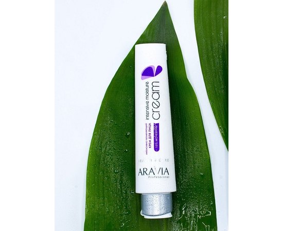 Крем увлажняющий с мочевиной Aravia Professional.