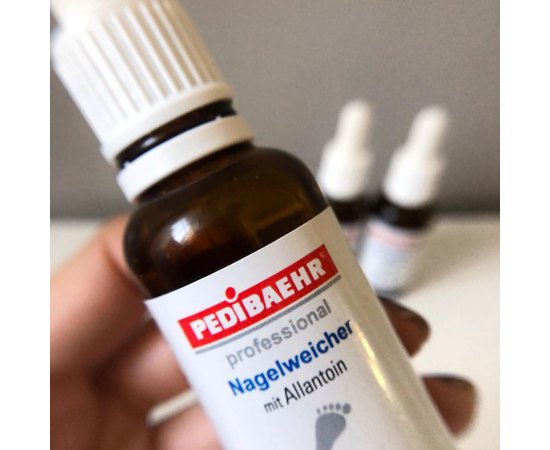 Жидкость для ногтей PediBaehr смягчающая.