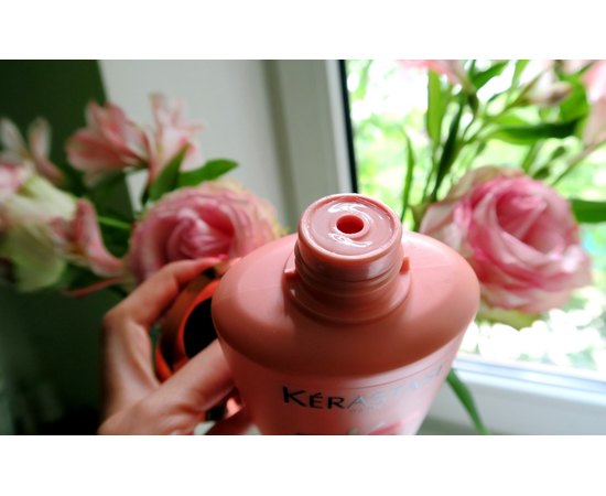 Шампунь-ванна для разглаживания непослушных волос Kerastase Discipline Bain Fluidealiste Shampoo, 250 ml, изображение 4 Шампунь-ванна для разглаживания непослушных волос Kerastase Discipline Bain Fluidealiste Shampoo, 250 ml, изображение 4